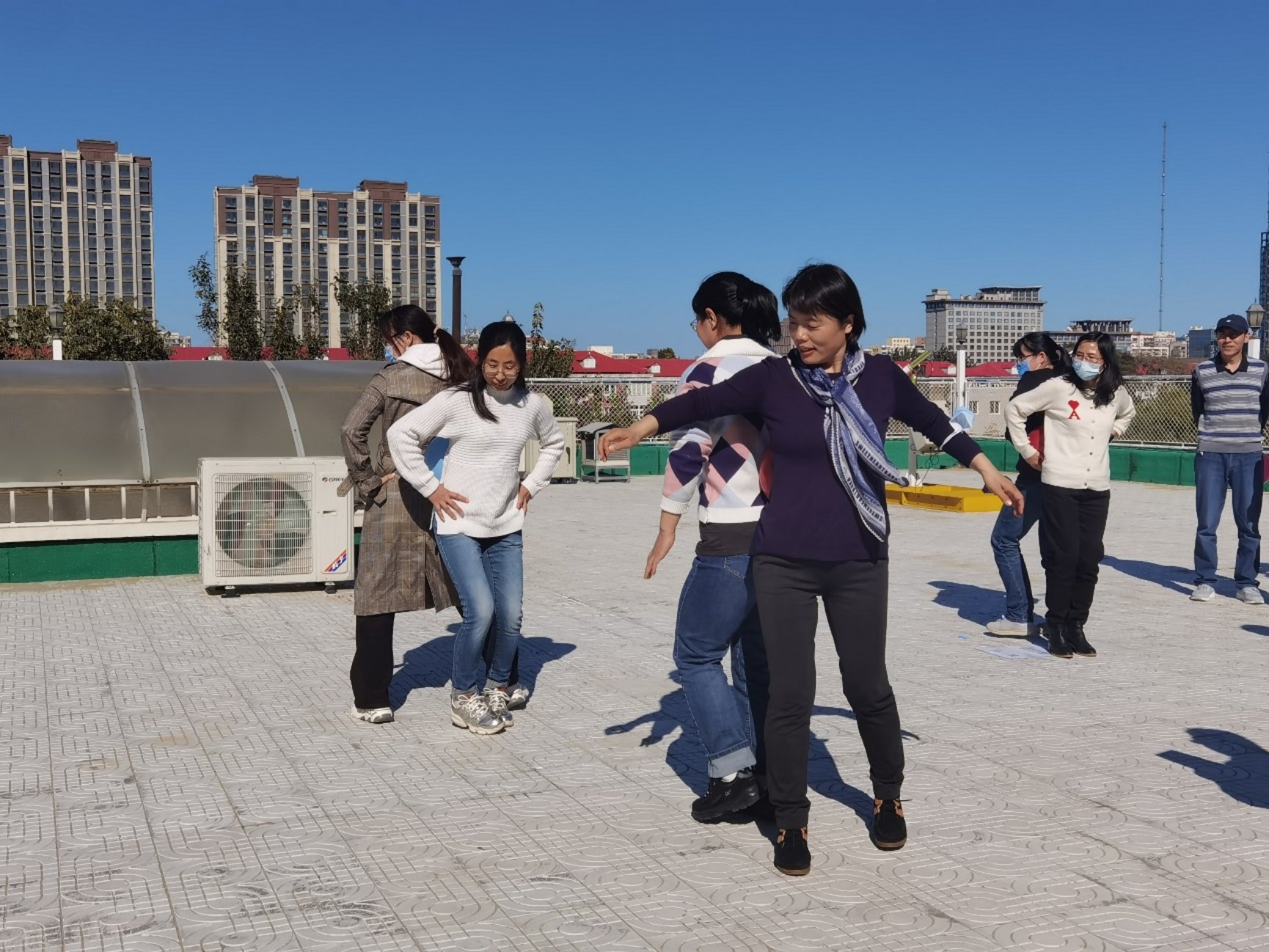 F:\MyDoc\学部91吃瓜
实验室工作\活动照片\IMG_20211022_130410.jpg